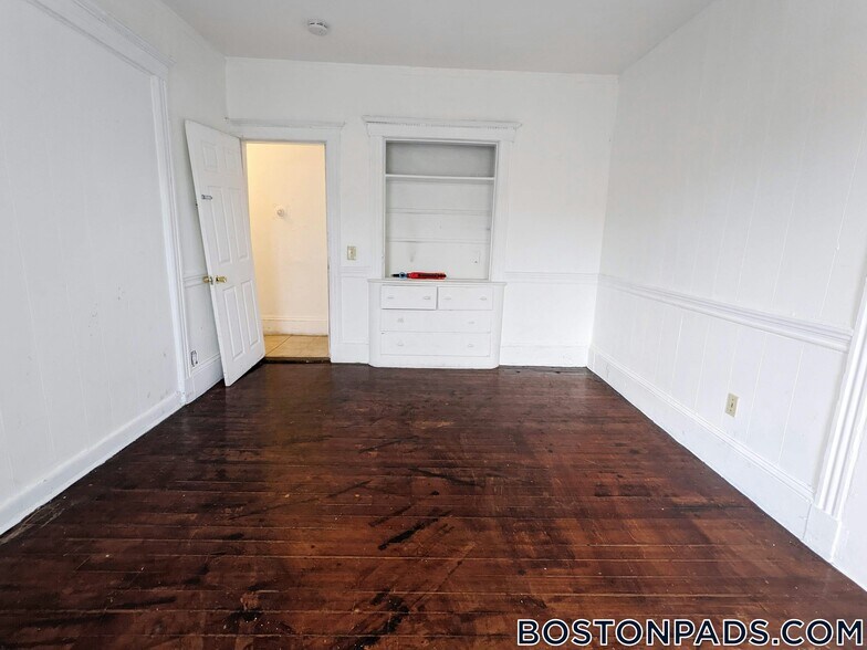 Building Photo - 62 Empire St