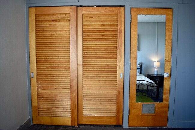 Building Photo - 274 Boulevard NE