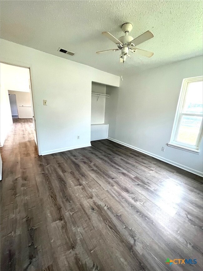 Building Photo - 505 Curry Ave