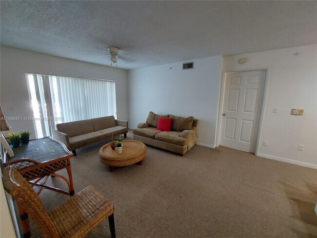 Building Photo - 2640 S University Dr