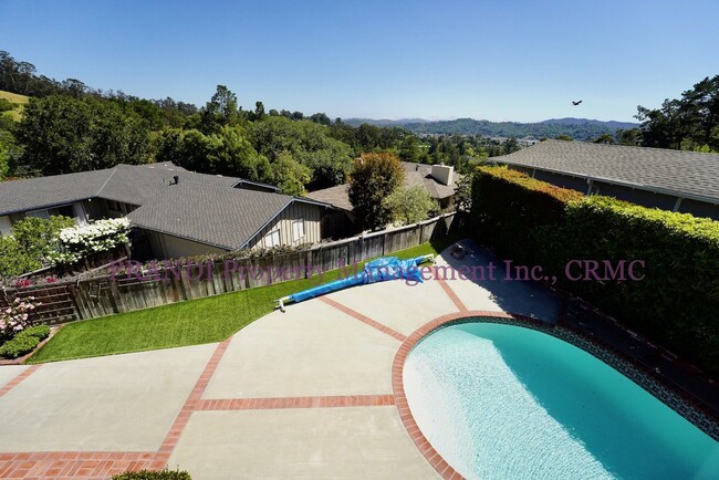 Building Photo - Lovely and Spacious Home with Swimming Poo...