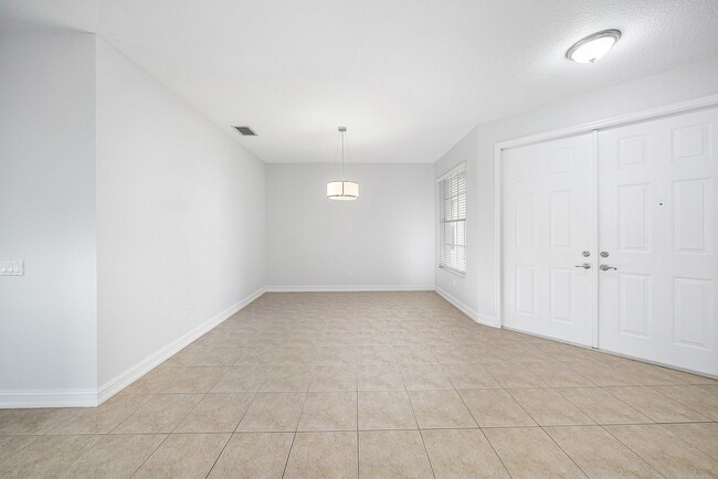 Building Photo - 8845 Sandy Crest Ln