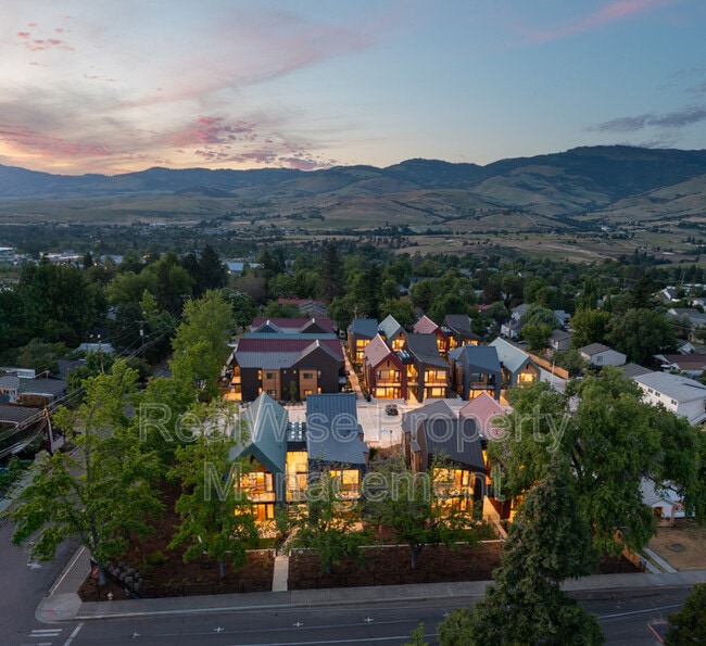 Building Photo - 180 Garfield St