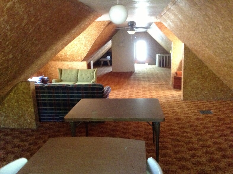Attic/Rec room 2 - 906 Vine St