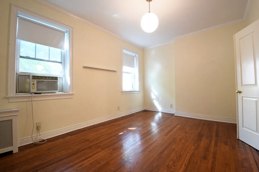Building Photo - 300 Eckford St