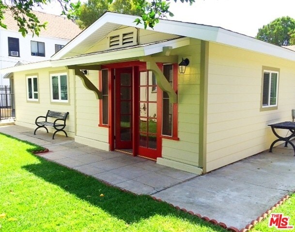 Building Photo - 1112 E Lexington Dr