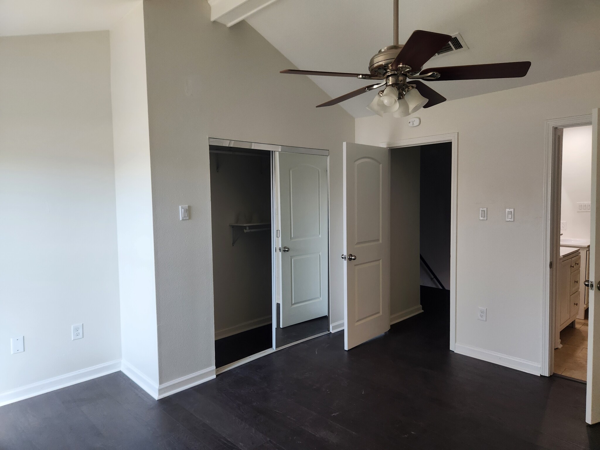 Building Photo - 434 Longwood Ct