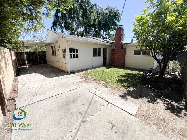 Building Photo - $5,095 - Beautiful 3/2 Bath Home Tucked Away in Prime Santa Clara's Location