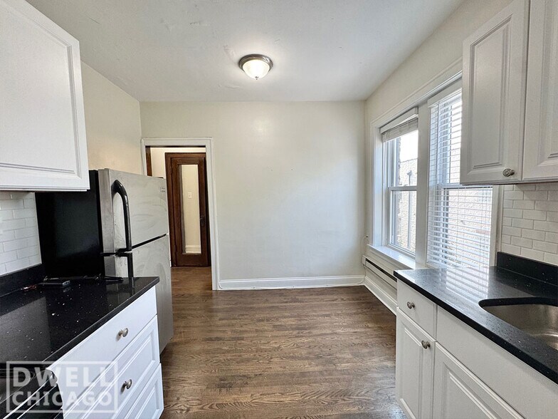Building Photo - 3826 N Greenview Ave