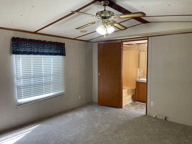 Building Photo - 2 bed 2 bath mobile home