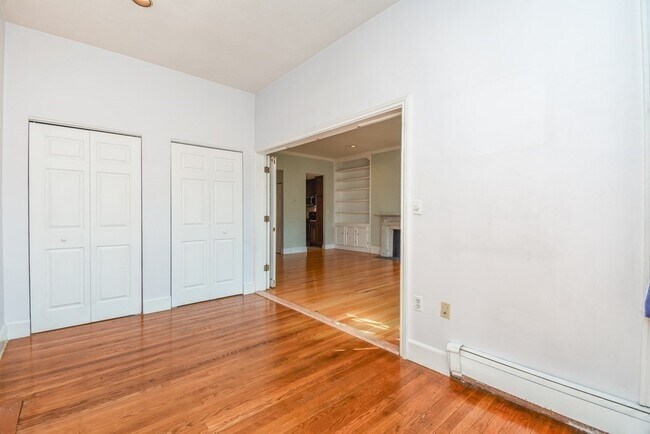 Building Photo - 275 Beacon St