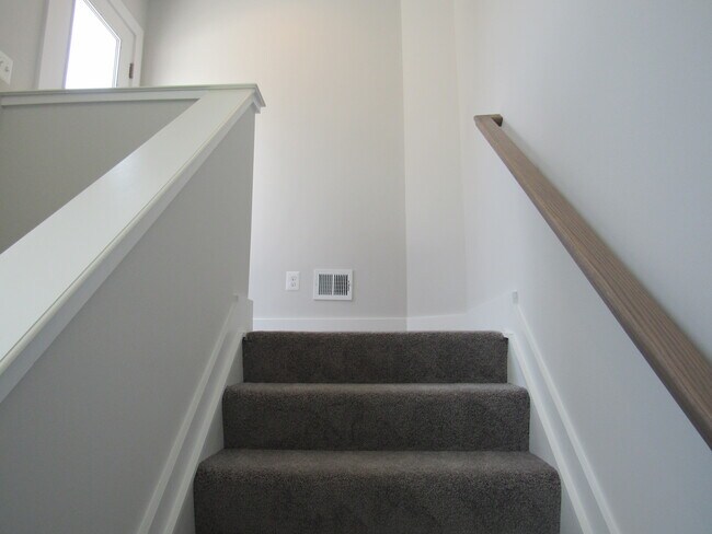 Building Photo - 624 Noush Ct