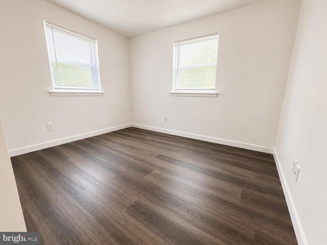 Building Photo - 5081 Defford Pl