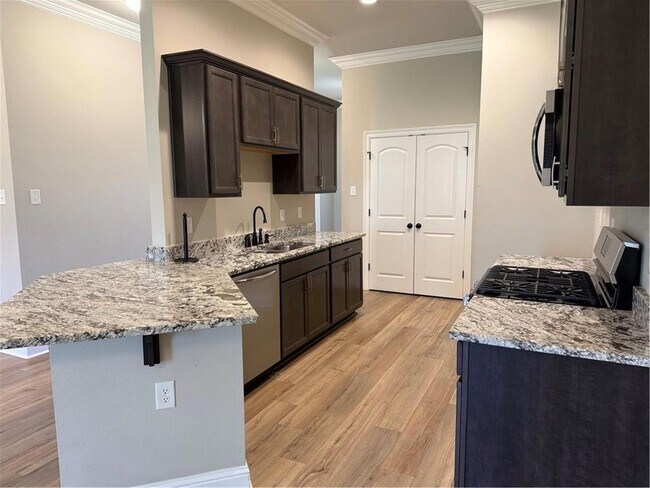 Building Photo - 557 Claiborne Trails Dr