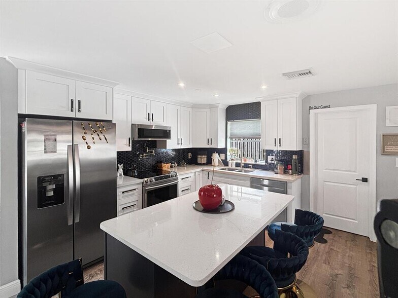 Building Photo - 100 SW 17th St