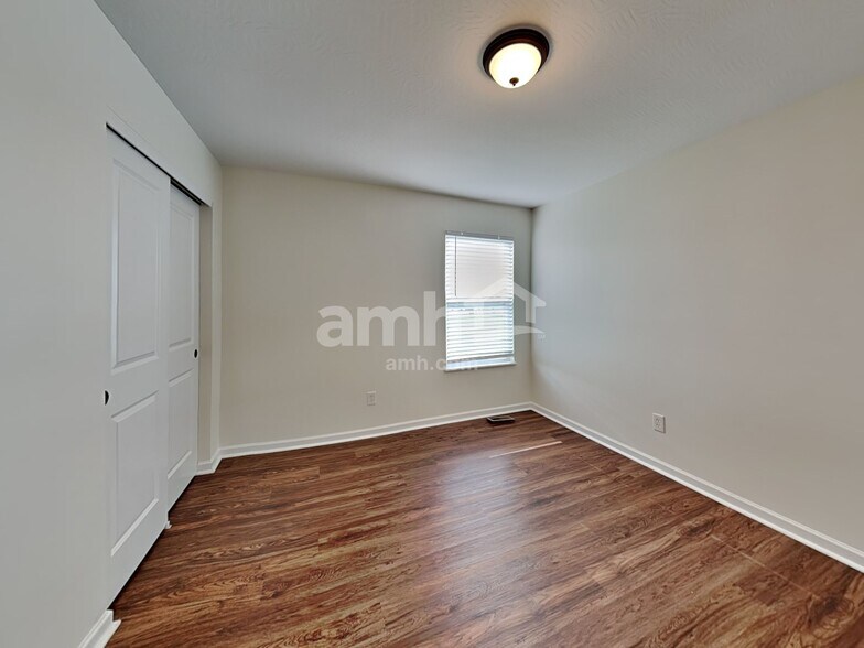 Building Photo - 109 Sandburg Dr