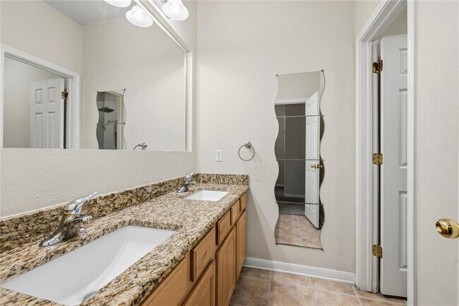 Building Photo - 3013 Covington Pl