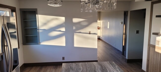 Building Photo - 9333 Skyline Dr