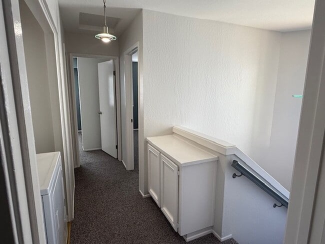 Building Photo - 3-Bedroom Hilltop Village Home w/ Bonus Am...