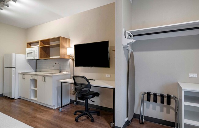 Building Photo - Furnished Studio-Oakland - Alameda