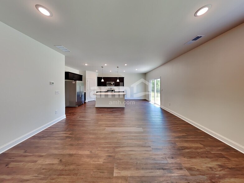 Building Photo - 251 Willow Ln