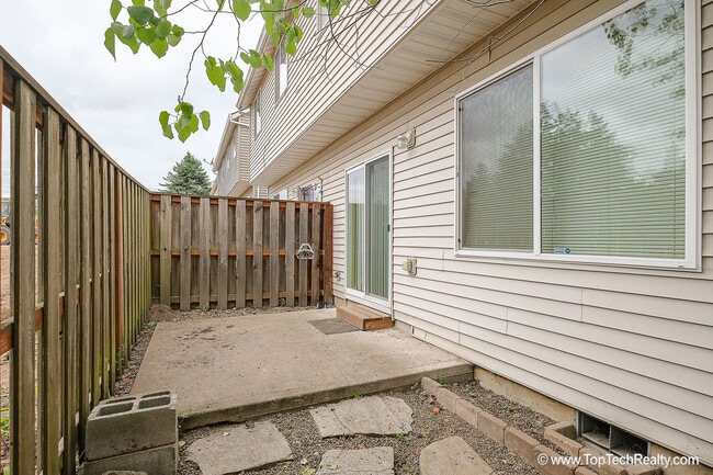 Building Photo - 6554 NE Forest Ln