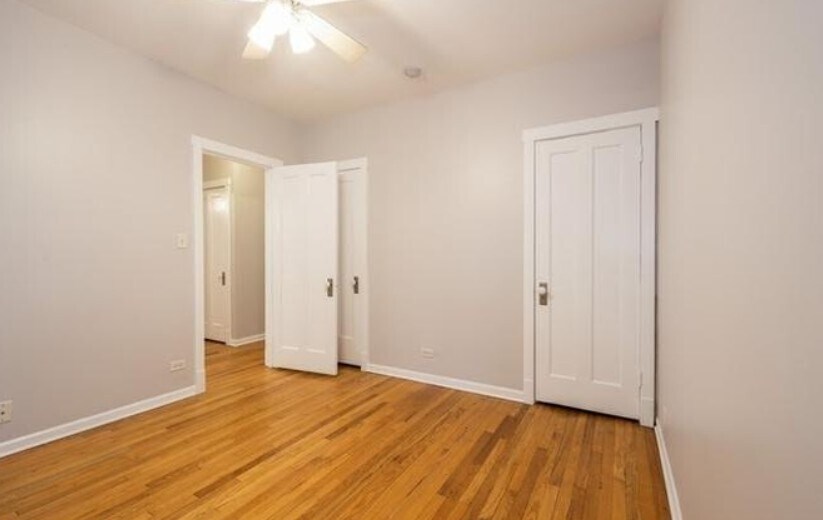 Building Photo - 4019 N Clarendon Ave