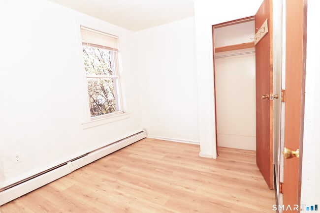 Building Photo - 117 Lamberton St