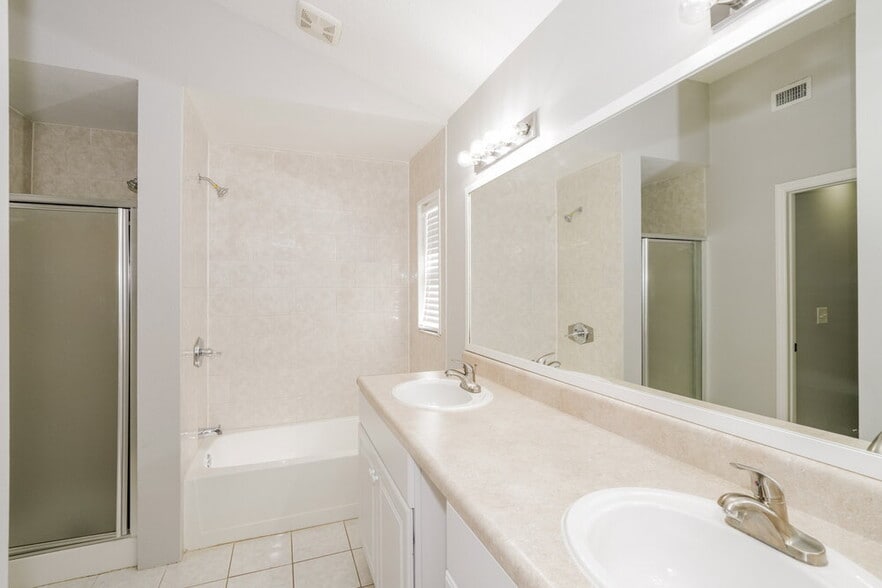 Building Photo - 28434 Meadowrush Way