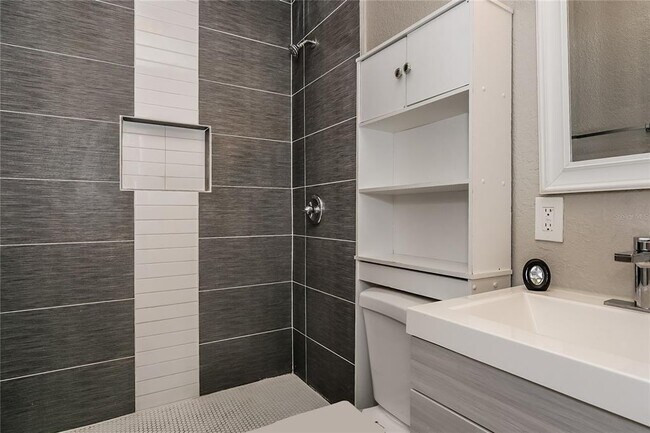 Building Photo - 1475 Daroca Dr