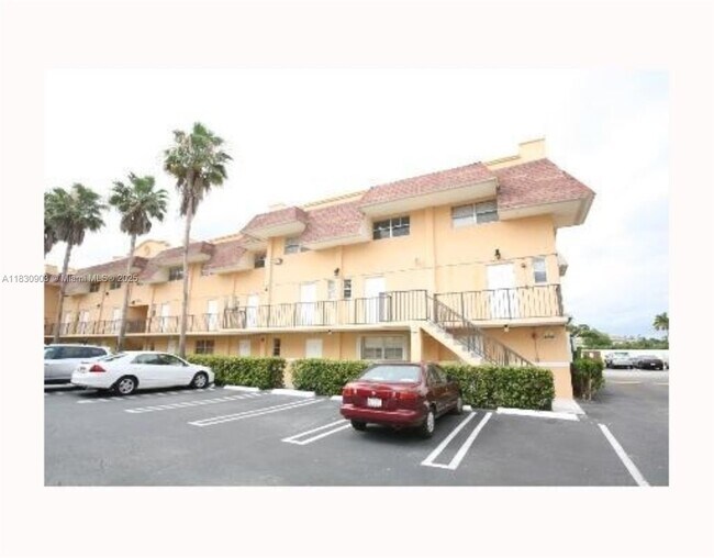Building Photo - 6707 N Kendall Dr