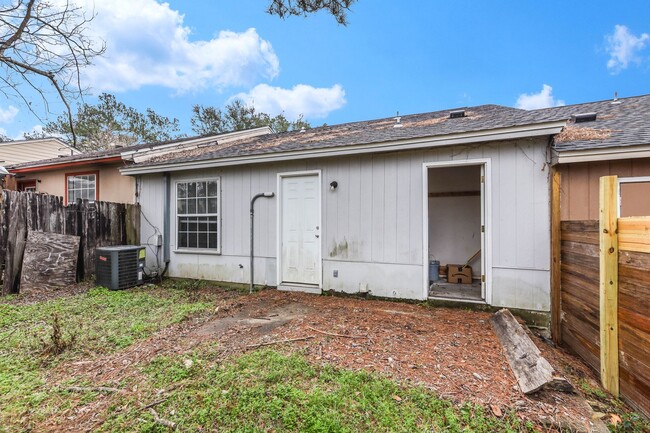 Building Photo - Upgraded 2x2 in great location AVAILABLE NOW