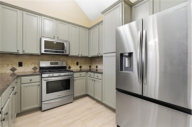 Building Photo - 726 Gardenside Cir SE