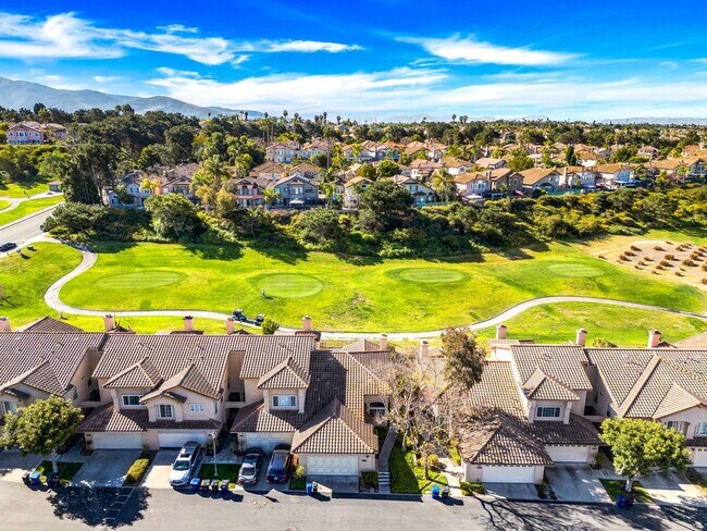 Building Photo - Charming 2 Bed | 2 Bath Single-Story Home with Golf Course Views!