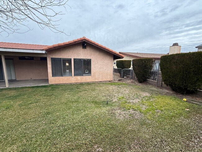 Building Photo - Victorville- Spring Valley Lake, 3 Bedrooms 2 bathrooms, New Paint