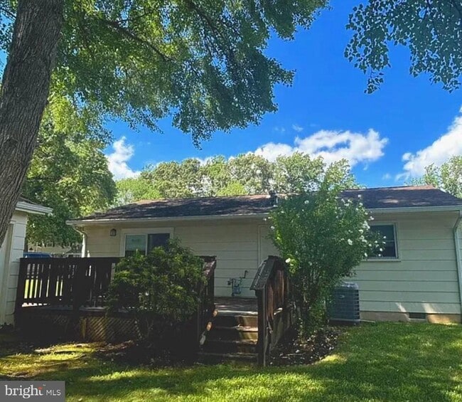 Building Photo - 4511 Eastlawn Ave