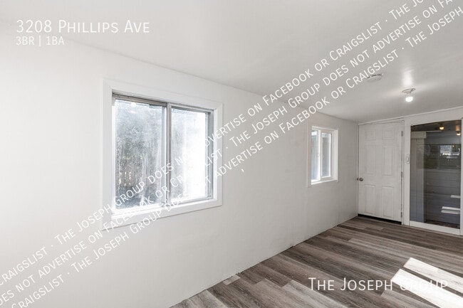 Building Photo - 3208 Phillips Ave