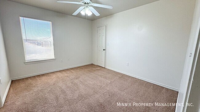 Building Photo - 904 N Belmont Ave