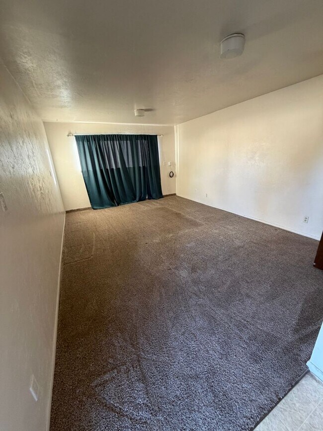 Building Photo - CS-1070/1080 E 800 N Bookcliff Apartments