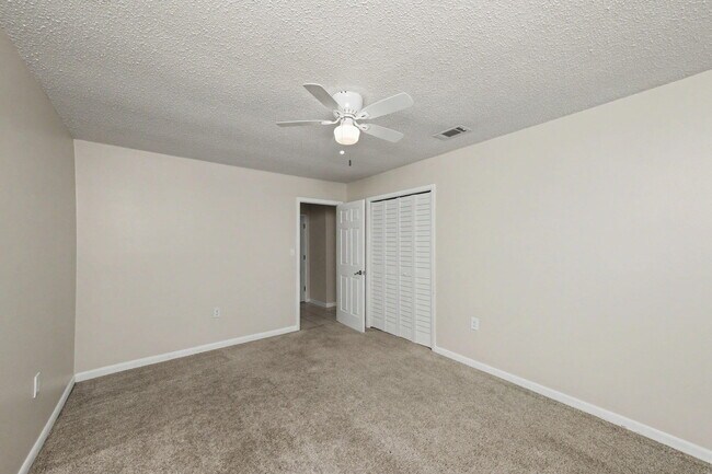 Building Photo - 6 Pinehurst Dr