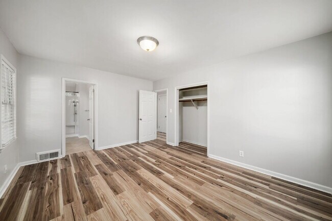 Building Photo - Move in before December 31st and get $100 OFF your rent for the first 3 months — PLUS a $250 Amaz...