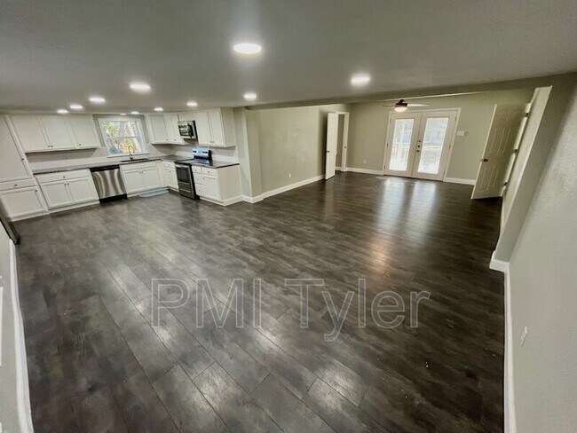 Building Photo - 223 Sunray St