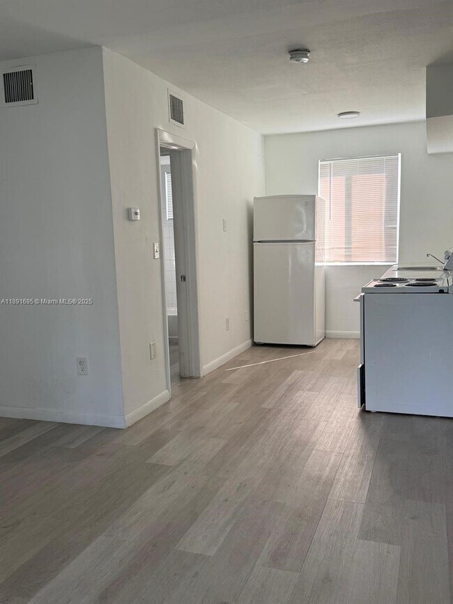 Building Photo - 660 NE 88th Terrace