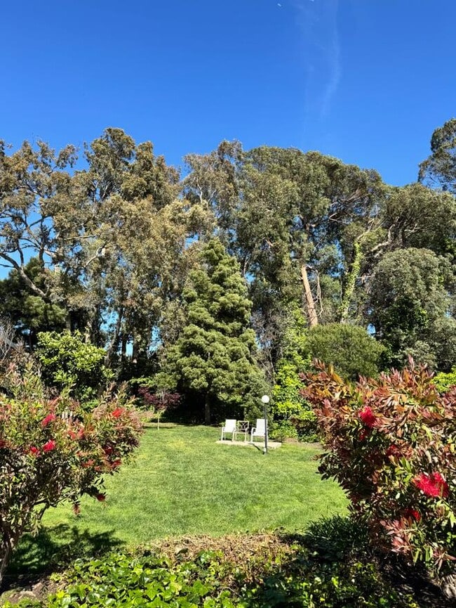 Building Photo - 1126 Cherry Ave