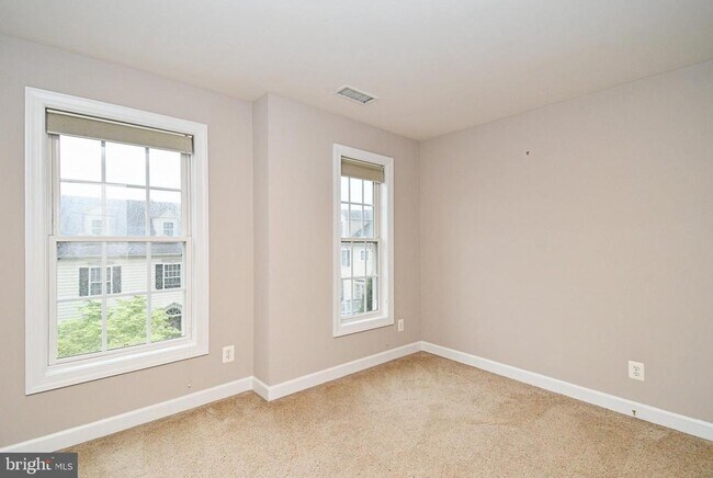 Building Photo - 2304 Lennon Ln