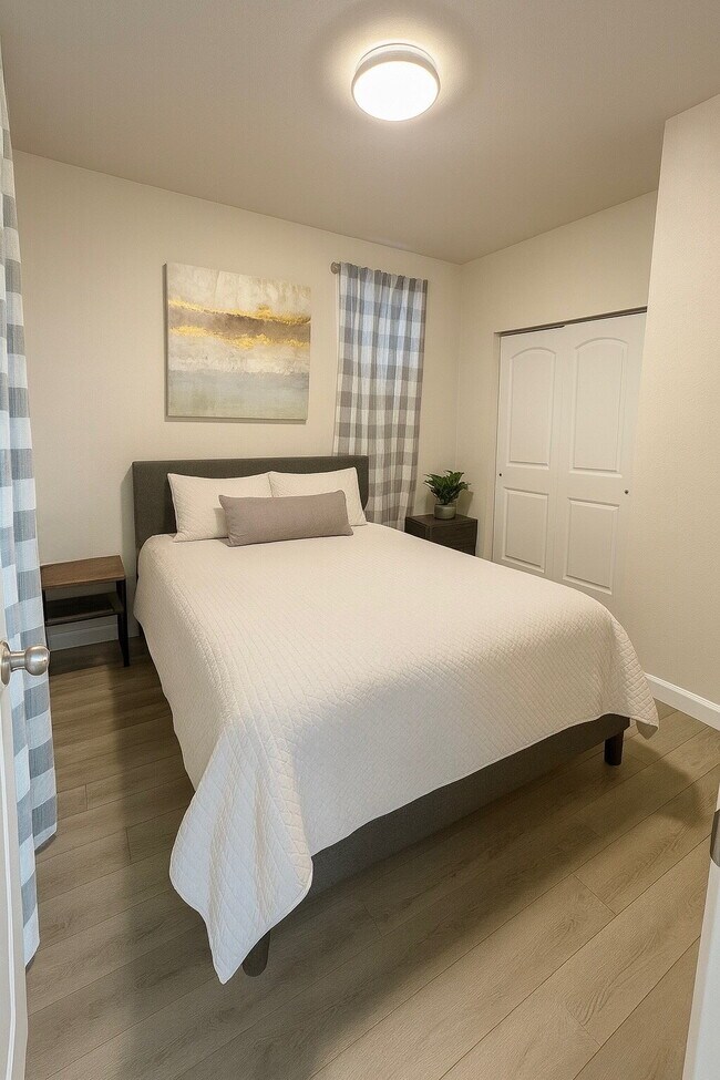 Building Photo - Renovated Short Term Rental!