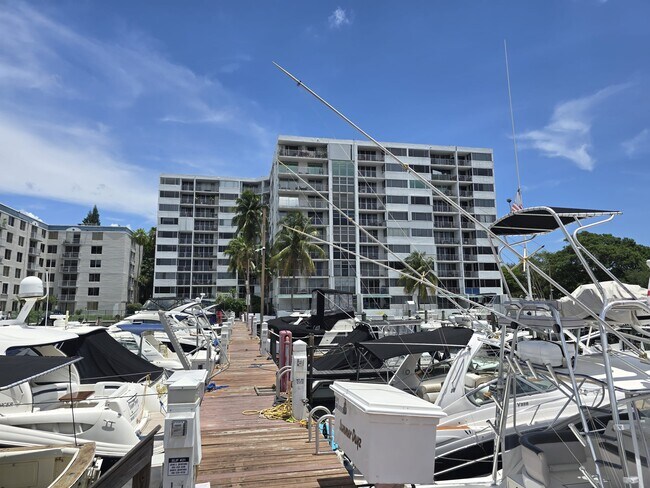 Building Photo - 1700 NW North River Dr