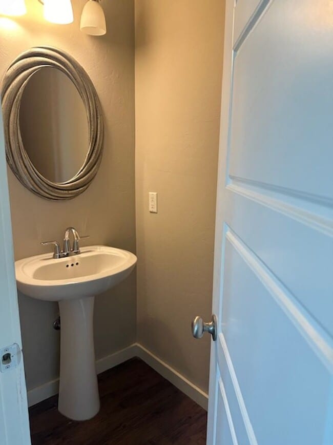 Building Photo - Beautiful 2 Story Duplex - Edmond Schools - Open Concept