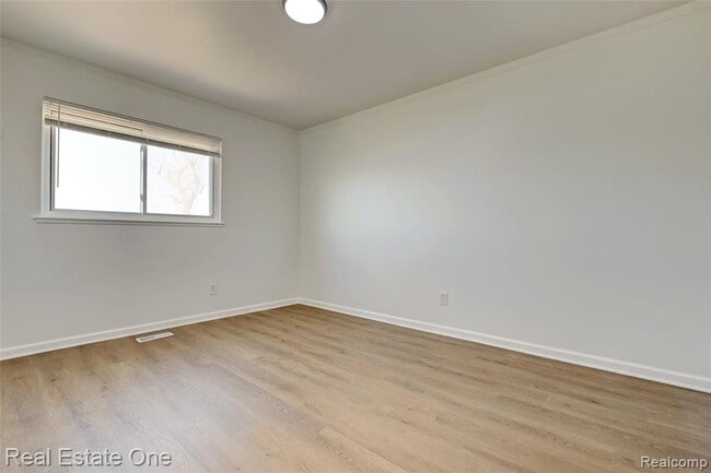 Building Photo - 1982 S Ortonville Rd