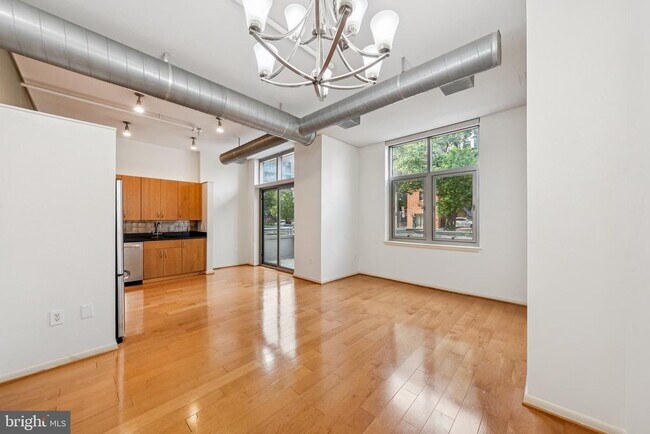 Building Photo - 811 4th St NW